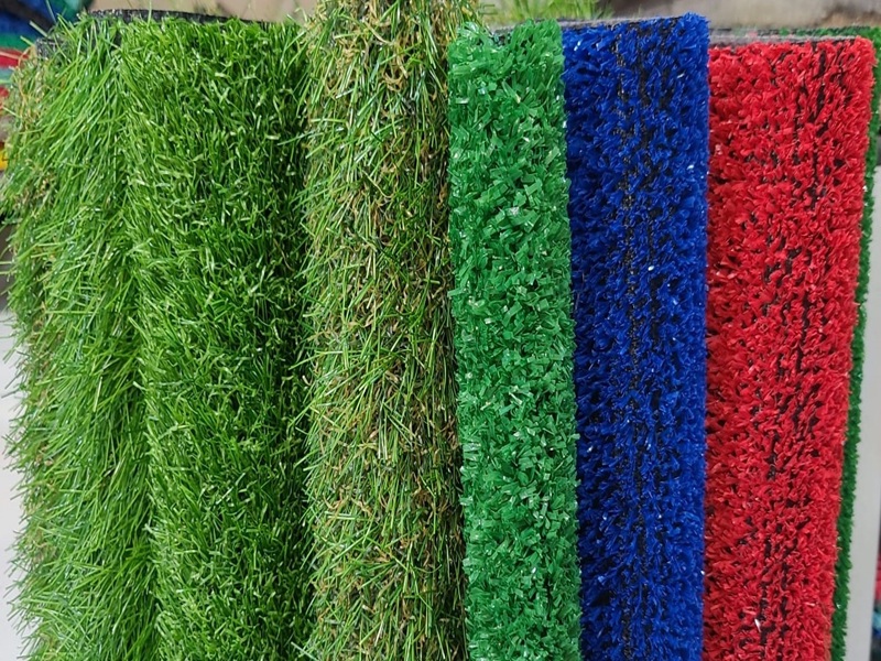 İstoç Suni Çim Halı - İstoç deposundan doğal görünümlü, uzun ömürlü suni çim. Bahçe, teras ve peyzaj projelerine uygun 7mm-30mm arası hav seçenekleri.